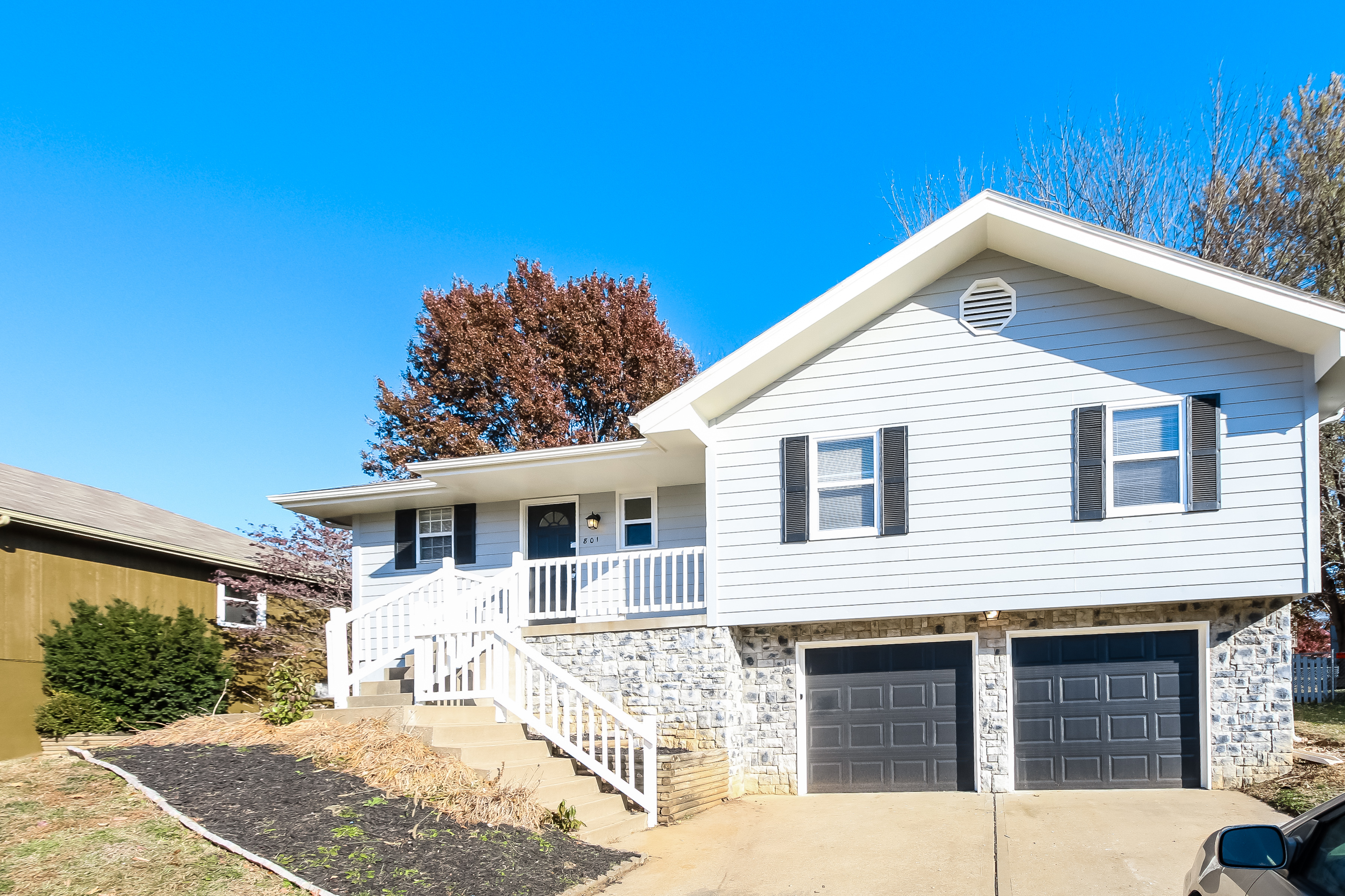 801 NE Lyon Dr Lees Summit, MO 64086